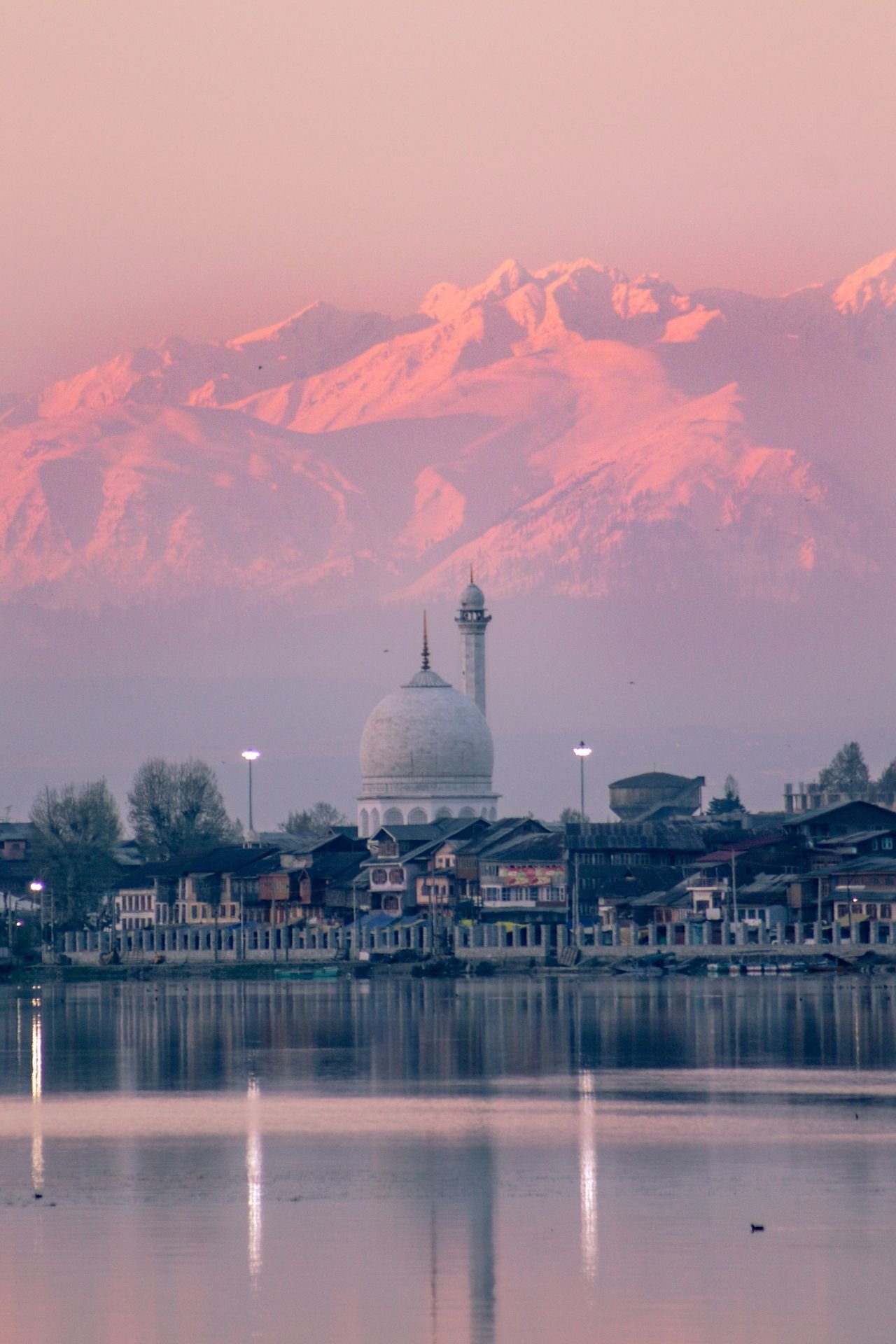 Srinagar Valley Escape